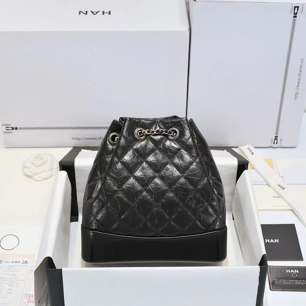2023 classic cc hobo backpack style lambskin schoolbag womens men crossbody handbags book bags quilted shoulder chain gym travel duffle tote
2023 classic cc hobo backpack style lambskin schoolbag womens men crossbody handbags book bags quilted shoulder chain gym travel duffle tote