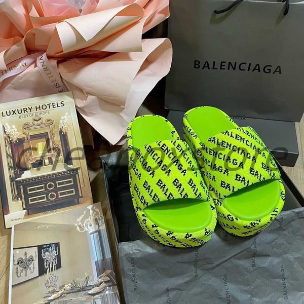 2023 new popular fashion trend beach slippers a small number of westernized lightweight simple super soft cloud women's slippers, Black
2023 new popular fashion trend beach slippers a small number of westernized lightweight simple super soft cloud women's slippers, Black
