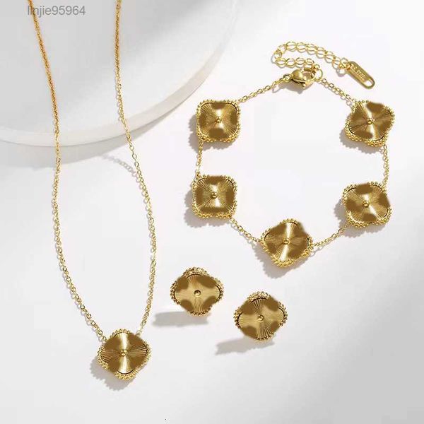 fashion charm bracelets earrings four leaf designer jewelry 18k gold bangle bracelet for women men necklaces chain elegant jewelery, Golden;silver
fashion charm bracelets earrings four leaf designer jewelry 18k gold bangle bracelet for women men necklaces chain elegant jewelery, Golden;silver