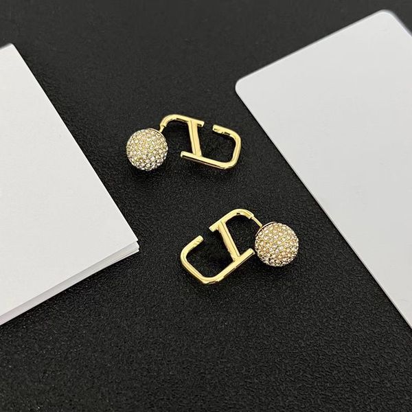 designer earring letter stud earing luxury women fashion hoop jewelry metal earring, Golden;silver
designer earring letter stud earing luxury women fashion hoop jewelry metal earring, Golden;silver