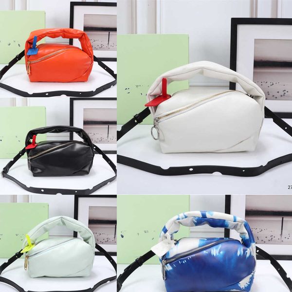off bag new handbag, soft leather through quilting process filled with shaggy twill, painted blue sky and white clouds, like twisting cotton
off bag new handbag, soft leather through quilting process filled with shaggy twill, painted blue sky and white clouds, like twisting cotton