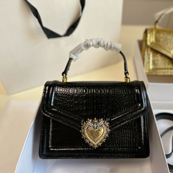 women's handbag designer one shoulder bag luxury crossbody bag chain metal logo heart-shaped leather small square bag crocodile skin bl
women's handbag designer one shoulder bag luxury crossbody bag chain metal logo heart-shaped leather small square bag crocodile skin bl