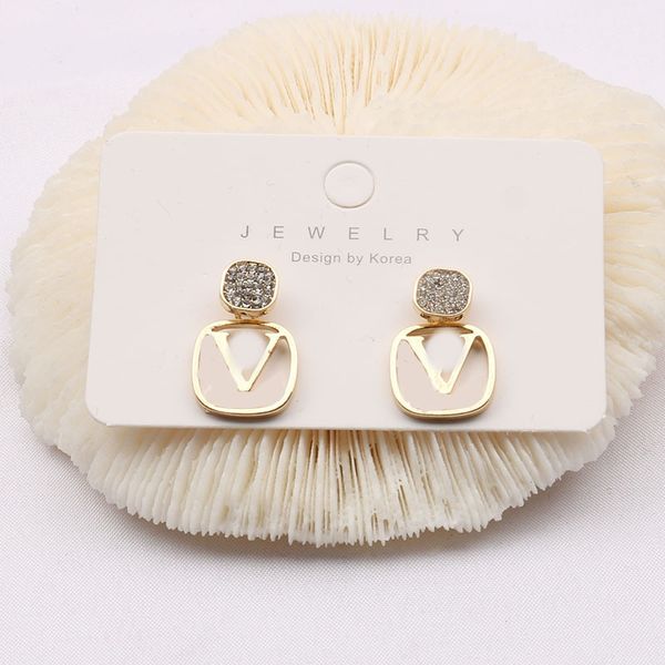 plated 925 silver luxury brand designers letters stud geometric famous women round crystal rhinestone pearl earring wedding white pendant ea, Golden;silver
plated 925 silver luxury brand designers letters stud geometric famous women round crystal rhinestone pearl earring wedding white pendant ea, Golden;silver