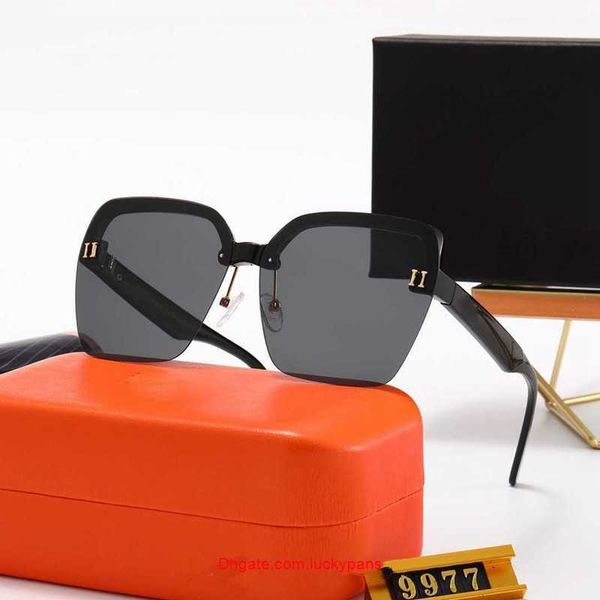 fashion couple luxurys designers sunglasses for women mens designer sun glasses outdoor drive holiday summer polarized woman sunglass box 0a, White;black
fashion couple luxurys designers sunglasses for women mens designer sun glasses outdoor drive holiday summer polarized woman sunglass box 0a, White;black