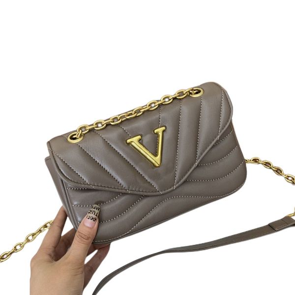 luxurys designer woman bag shoulder bags new wave wallet purse multicolors genuine leather crossbody metal chain handbag louie design 21x14c
luxurys designer woman bag shoulder bags new wave wallet purse multicolors genuine leather crossbody metal chain handbag louie design 21x14c