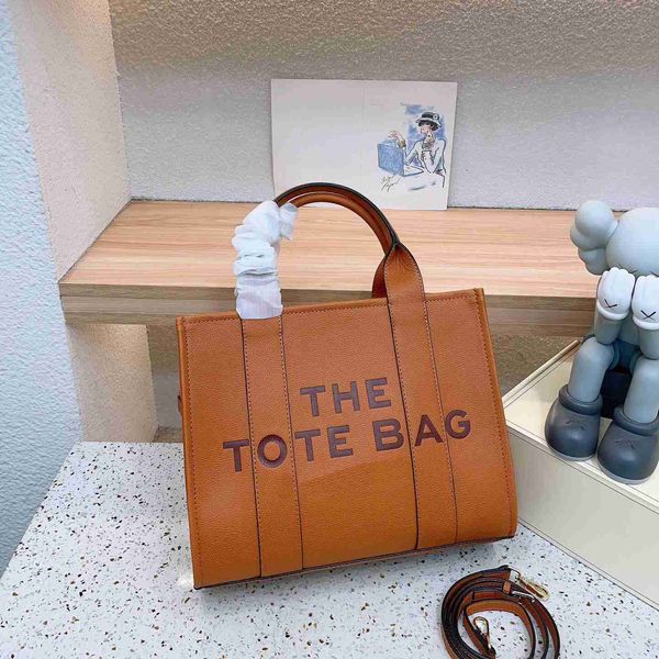 designer tote bag letter totes women luxurys designers bag fashion all-match leather handbag shopper bags shoulder bag purse 33cm
designer tote bag letter totes women luxurys designers bag fashion all-match leather handbag shopper bags shoulder bag purse 33cm