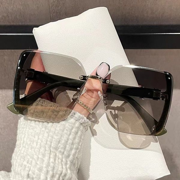 women's new sunglasses, sunglasses, anti uv strong light, high grade colorful, slim and trendy women's sun protection glasses, White;black
women's new sunglasses, sunglasses, anti uv strong light, high grade colorful, slim and trendy women's sun protection glasses, White;black