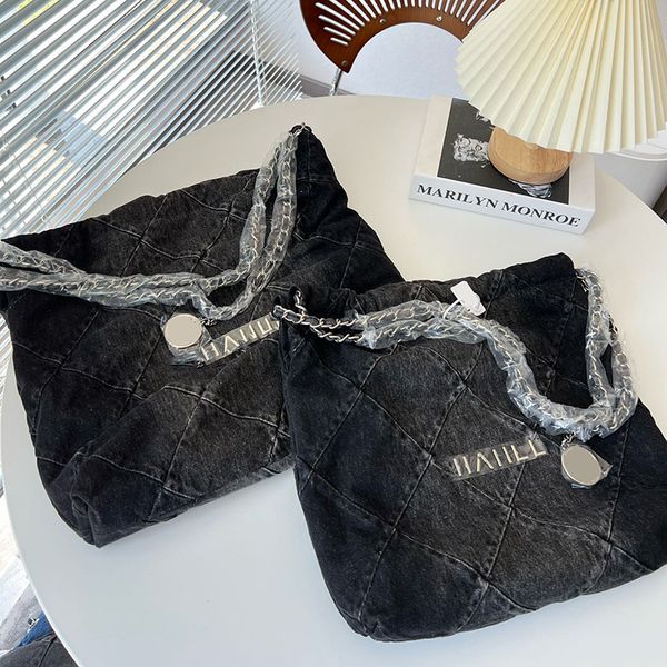 luxury designer blue black gradient denim 22 shopping shoulder bags silver metal hardware matelasse chain crossbody handbags with coin charm
luxury designer blue black gradient denim 22 shopping shoulder bags silver metal hardware matelasse chain crossbody handbags with coin charm