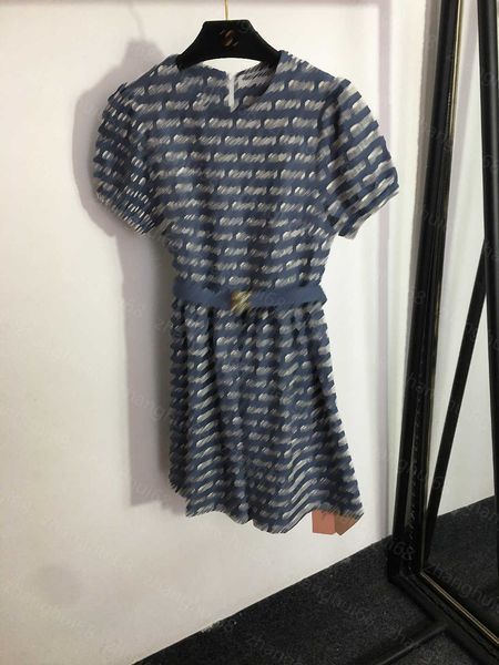 23ss women dress womens designer clothing summer dresses presbyard logo embroidery jacquard letter belt waist denim short-sleeved dress wome, Black;gray
23ss women dress womens designer clothing summer dresses presbyard logo embroidery jacquard letter belt waist denim short-sleeved dress wome, Black;gray