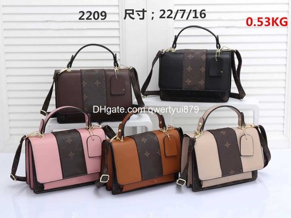 quality new hand bag travel toiletry pouch 26cm protection makeup clutch womens leather waterproof cosmetic bags for women with dust bag
quality new hand bag travel toiletry pouch 26cm protection makeup clutch womens leather waterproof cosmetic bags for women with dust bag