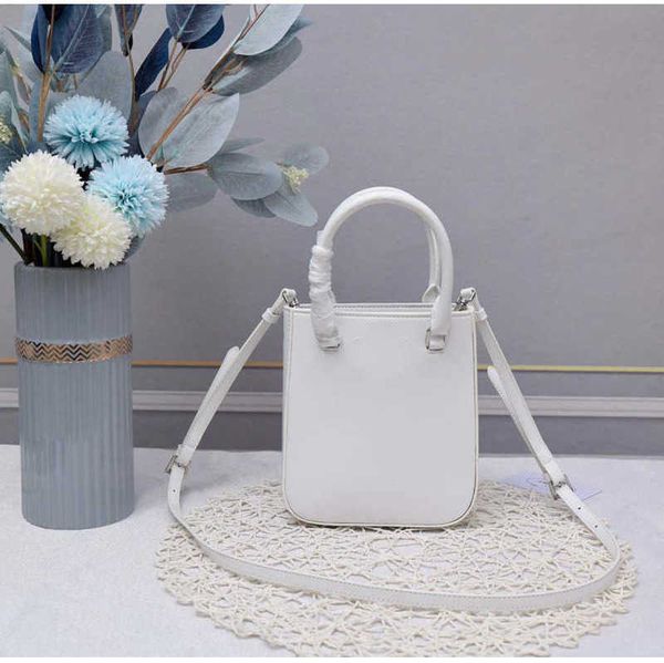 luxury fashion chain female dinner pra handbags shoulder bags purses crossbody retro decoration
luxury fashion chain female dinner pra handbags shoulder bags purses crossbody retro decoration