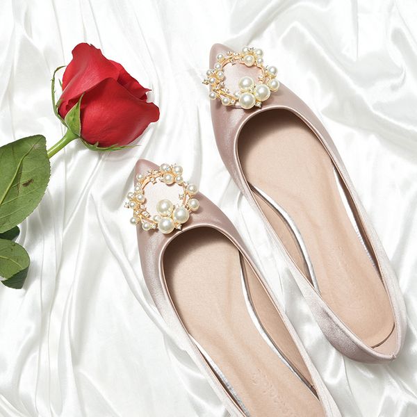size 31-46 extra big size women wedding shoes flat heel pearls pointed toe silk flats banquet bride shoes chinese red pure color, Black
size 31-46 extra big size women wedding shoes flat heel pearls pointed toe silk flats banquet bride shoes chinese red pure color, Black