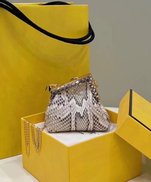 designer tote bags embossed baguette bag classic shoulder bag women handbags famous flap purse
designer tote bags embossed baguette bag classic shoulder bag women handbags famous flap purse