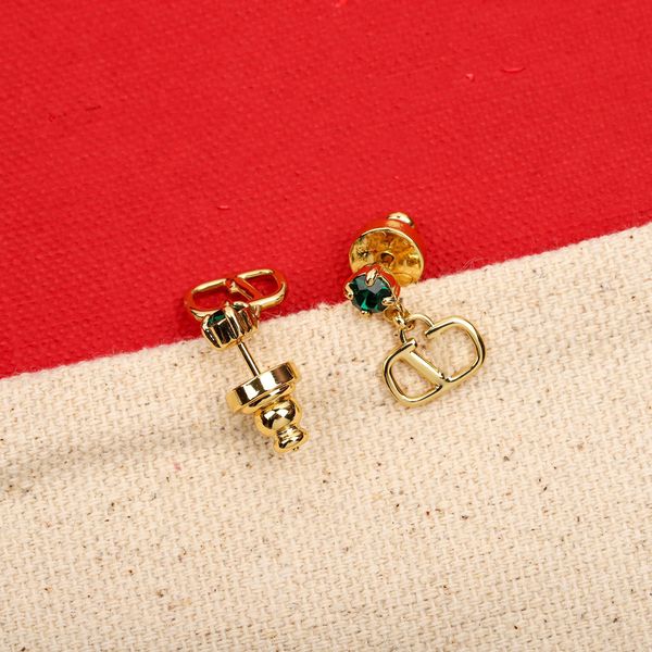 designer earring v logo brand stud charm pearl earing women fashion hoop jewelry luxury metal earring jeweler women's gifts a025, Golden;silver
designer earring v logo brand stud charm pearl earing women fashion hoop jewelry luxury metal earring jeweler women's gifts a025, Golden;silver
