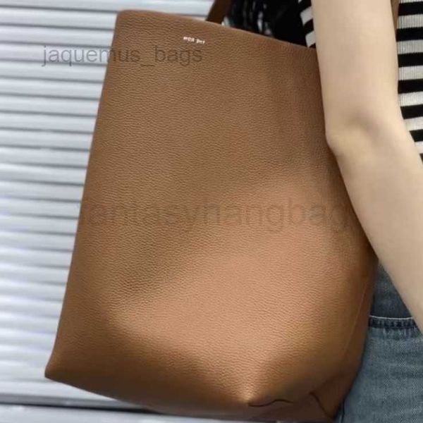 the row leather designer bags small crowd minimalist high-end air ceiling temperament litchi grain big barrel baosen seriesclassic tote bag
the row leather designer bags small crowd minimalist high-end air ceiling temperament litchi grain big barrel baosen seriesclassic tote bag