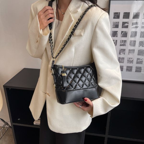 bags luxuries designer women bag custom brand handbag women's leather gold chain crossbody fashion black white shoulder cc bag with box
bags luxuries designer women bag custom brand handbag women's leather gold chain crossbody fashion black white shoulder cc bag with box