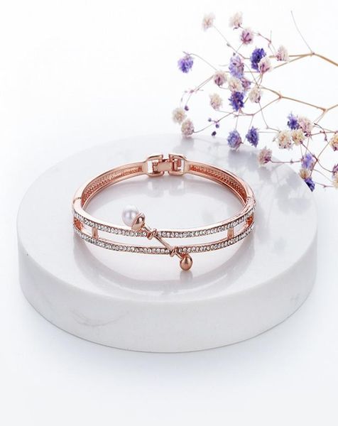 2020 new design gold plating double line bracelet set with diamond pearl exquisite elegant durable color bracelet gifts for girlfr1811773, Golden;silver
2020 new design gold plating double line bracelet set with diamond pearl exquisite elegant durable color bracelet gifts for girlfr1811773, Golden;silver