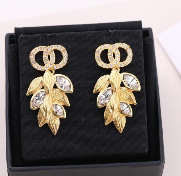 luxury brand designer stud earrings famous women crystal rhinestone pearl earrings wedding party jewelry9445503, Golden;silver
luxury brand designer stud earrings famous women crystal rhinestone pearl earrings wedding party jewelry9445503, Golden;silver