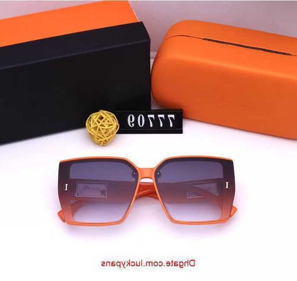 fashion couple luxurys designers sunglasses for women mens sun glasses outdoor drive holiday summer polarized woman sunglass box 7ch5, White;black
fashion couple luxurys designers sunglasses for women mens sun glasses outdoor drive holiday summer polarized woman sunglass box 7ch5, White;black