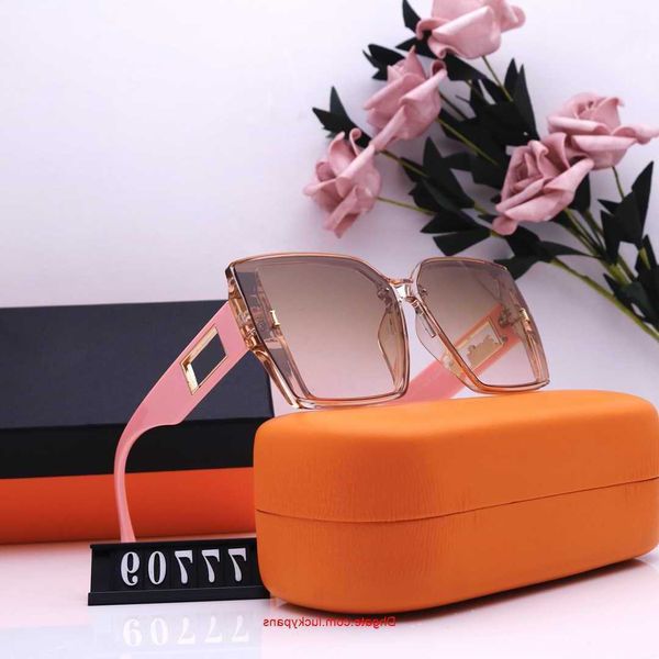 fashion couple luxurys designers sunglasses for women mens designer sun glasses outdoor drive holiday summer polarized woman sunglass box 9t, White;black
fashion couple luxurys designers sunglasses for women mens designer sun glasses outdoor drive holiday summer polarized woman sunglass box 9t, White;black