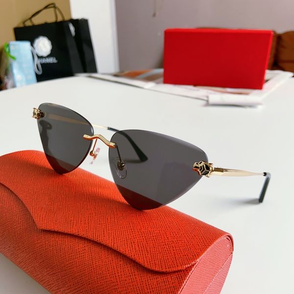 luxury designer sunglasses for women and men, large frame glasses, classic glasses, triangular uv protective retro glasses, White;black
luxury designer sunglasses for women and men, large frame glasses, classic glasses, triangular uv protective retro glasses, White;black