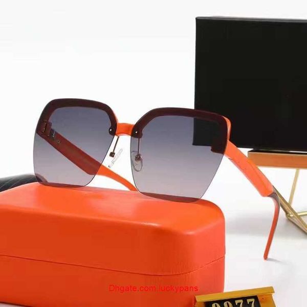 luxury womans sunglasses fashion mens sun glasses uv protection men designer eyeglass gradient metal hinge women spectacles box 13w4, White;black
luxury womans sunglasses fashion mens sun glasses uv protection men designer eyeglass gradient metal hinge women spectacles box 13w4, White;black