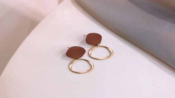 fashion cute 18k gold plated wave shape baking paint matte khaki hoop huggie earring japanese and south korean style2477875, Golden;silver
fashion cute 18k gold plated wave shape baking paint matte khaki hoop huggie earring japanese and south korean style2477875, Golden;silver