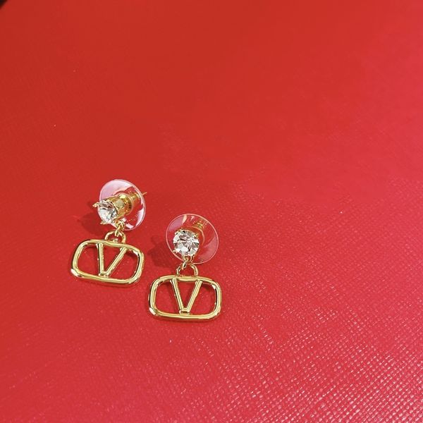earring designers design fashionable letter earring jewelry, party jewelry, wedding gift boxes for women, Golden;silver
earring designers design fashionable letter earring jewelry, party jewelry, wedding gift boxes for women, Golden;silver