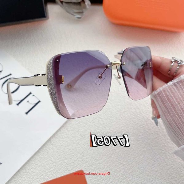 2023 h designer sunglass women eyeglasses outdoor shades pc frame fashion classic lady sun glasses mirrors for womens luxury sunglasses stg3, White;black
2023 h designer sunglass women eyeglasses outdoor shades pc frame fashion classic lady sun glasses mirrors for womens luxury sunglasses stg3, White;black