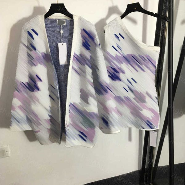 23ss knitted suit womens designer clothing skirt set letter print v-neck long sleeve knitted cardigan diagonal shoulder dress sets womens cl, White
23ss knitted suit womens designer clothing skirt set letter print v-neck long sleeve knitted cardigan diagonal shoulder dress sets womens cl, White