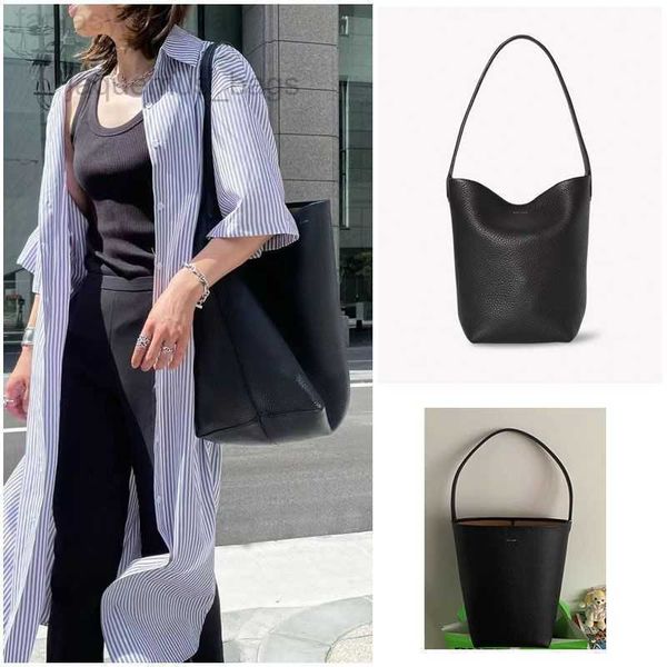 the row designer bags leather row2022 leather tote bag fashion leisure underarm bag large capacity one shoulder bucket bagsclassic tote bag
the row designer bags leather row2022 leather tote bag fashion leisure underarm bag large capacity one shoulder bucket bagsclassic tote bag
