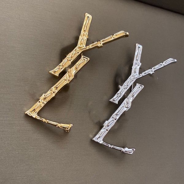 european and american letter brooch, high-end and exquisite design sense, niche and high-end sense, suit accessories for both men and women, Gray
european and american letter brooch, high-end and exquisite design sense, niche and high-end sense, suit accessories for both men and women, Gray