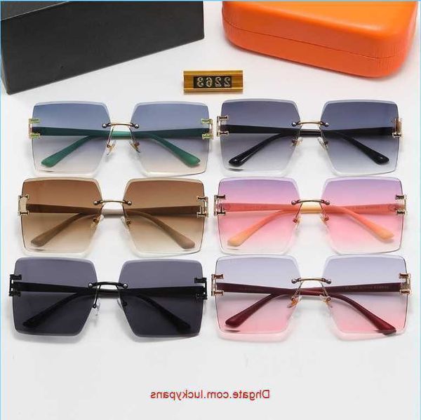 fashion couple luxurys designers sunglasses for women mens designer sun glasses outdoor drive holiday summer polarized woman sunglass box 22, White;black
fashion couple luxurys designers sunglasses for women mens designer sun glasses outdoor drive holiday summer polarized woman sunglass box 22, White;black