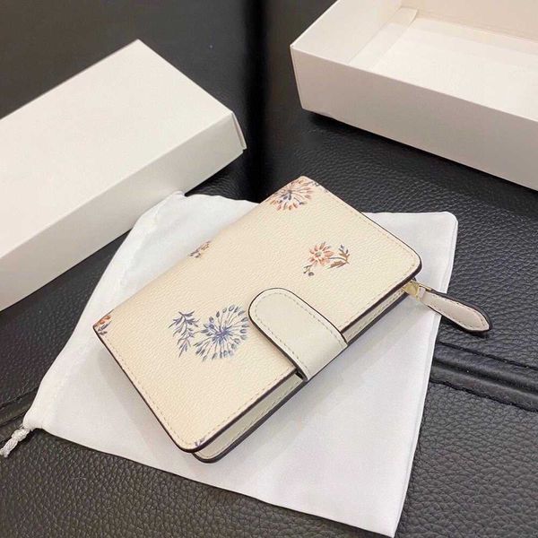 new arrival c letter designer purse wallet lady classic purse women designer bag leather men wallets multi-card slot luxury designer crossbo, Red;black
new arrival c letter designer purse wallet lady classic purse women designer bag leather men wallets multi-card slot luxury designer crossbo, Red;black