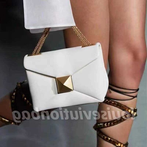 fashion big studs women luxury handbag genuine leather simple underarm shoulder bags female daily design totes purse pouch 2302
fashion big studs women luxury handbag genuine leather simple underarm shoulder bags female daily design totes purse pouch 2302