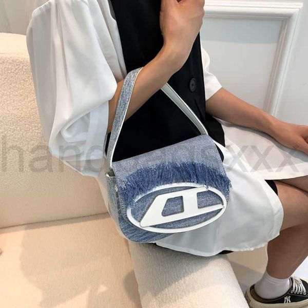 diese 2023 new dingdang bag blue denim one shoulder oblique cross straddle casual versatile small design underarm 
diese 2023 new dingdang bag blue denim one shoulder oblique cross straddle casual versatile small design underarm