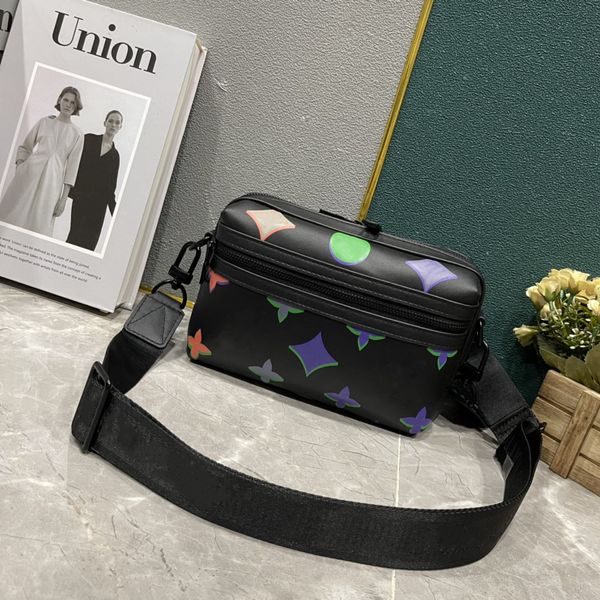 men designer comet shoulder bag outdoor all leather messenger bag genuine leather man crossbody pocket color gradient pattern wallets m22495
men designer comet shoulder bag outdoor all leather messenger bag genuine leather man crossbody pocket color gradient pattern wallets m22495