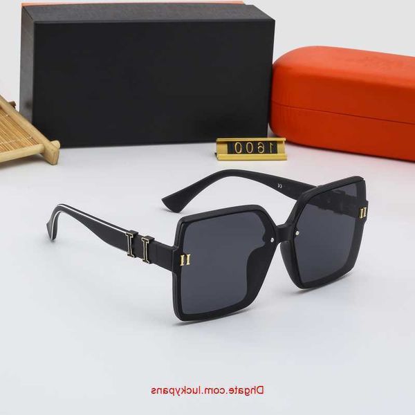 designer sunglasses fashion glasses man classic eyeglasses for women outdoor beach sun uv400 protection lenses can with original box 1f5q, White;black
designer sunglasses fashion glasses man classic eyeglasses for women outdoor beach sun uv400 protection lenses can with original box 1f5q, White;black