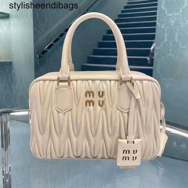 miui matelasse bowling designer bag miu luxurys tote handbag underarm bag womens mini pochette purse hobo crossbody bag mens genuine leather
miui matelasse bowling designer bag miu luxurys tote handbag underarm bag womens mini pochette purse hobo crossbody bag mens genuine leather