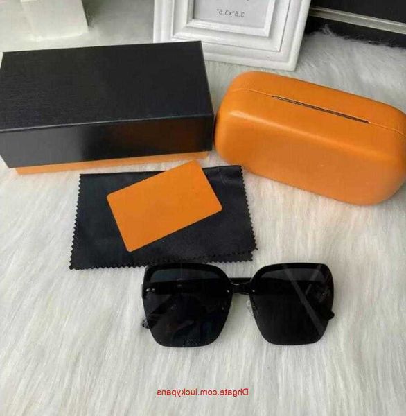 fashion couple luxurys designers sunglasses for women mens designer sun glasses outdoor drive holiday summer polarized woman sunglass box gc, White;black
fashion couple luxurys designers sunglasses for women mens designer sun glasses outdoor drive holiday summer polarized woman sunglass box gc, White;black