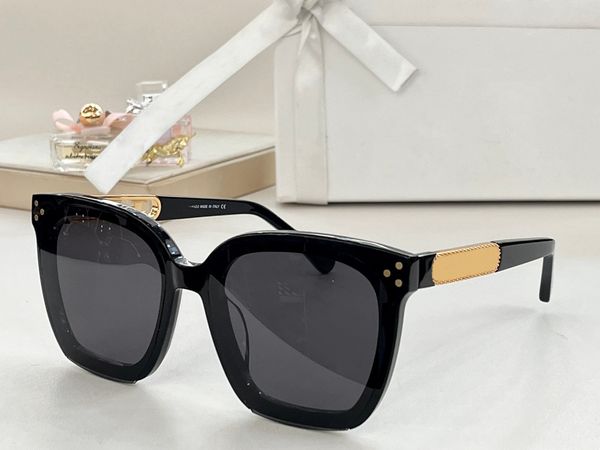 sunglasses for men women summer 40070 designers style anti-ultraviolet retro plate full frame random box, White;black
sunglasses for men women summer 40070 designers style anti-ultraviolet retro plate full frame random box, White;black
