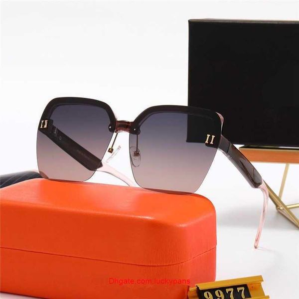 fashion couple luxurys designers sunglasses for women mens designer sun glasses outdoor drive holiday summer polarized woman sunglass box mm, White;black
fashion couple luxurys designers sunglasses for women mens designer sun glasses outdoor drive holiday summer polarized woman sunglass box mm, White;black