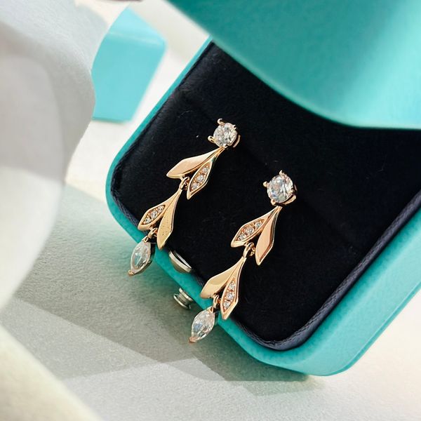 luxury designer dangle earrings paper flowers brand designer copper leaf chain charm drop earrings for women jewelry with box party gift, Silver
luxury designer dangle earrings paper flowers brand designer copper leaf chain charm drop earrings for women jewelry with box party gift, Silver