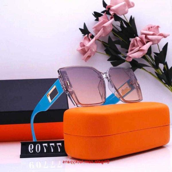 sunglasses fashion couple luxurys designers for women mens designer sun glasses outdoor drive holiday summer polarized woman sunglass box 4t, White;black
sunglasses fashion couple luxurys designers for women mens designer sun glasses outdoor drive holiday summer polarized woman sunglass box 4t, White;black
