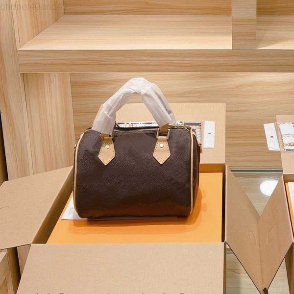handbags classic letter fashion pillow shoulder bags genuine leather crossbody bag lady travel tote adjustable strap handbag
handbags classic letter fashion pillow shoulder bags genuine leather crossbody bag lady travel tote adjustable strap handbag