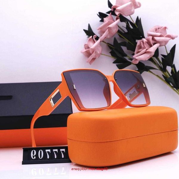 fashion couple luxurys designers sunglasses for women mens designer sun glasses outdoor drive holiday summer polarized woman sunglass box 21, White;black
fashion couple luxurys designers sunglasses for women mens designer sun glasses outdoor drive holiday summer polarized woman sunglass box 21, White;black