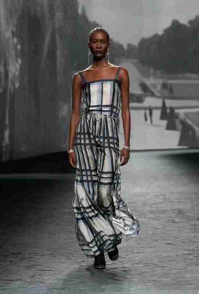 runway dresses designer 23 summer new letter printing french versatile sweet slim stripe a-line large swing strap dress bpm0, Black
runway dresses designer 23 summer new letter printing french versatile sweet slim stripe a-line large swing strap dress bpm0, Black