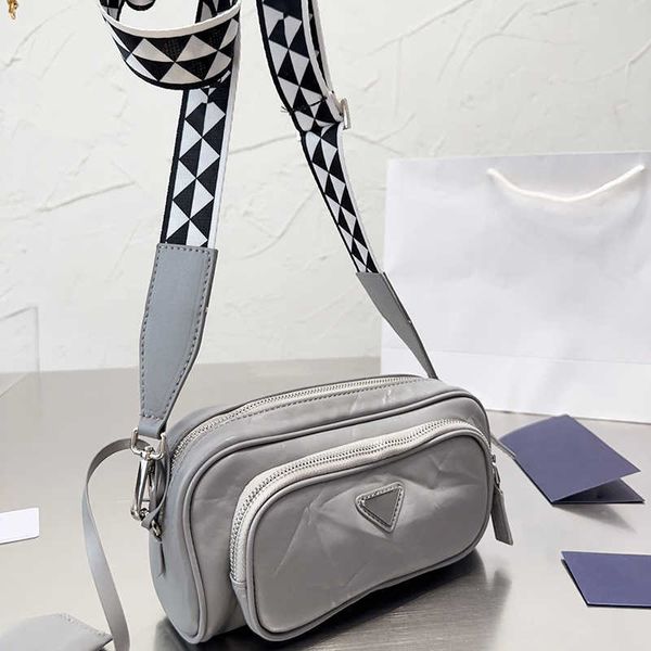 womens handbags camera bag designer crossbody bags for women leather bag trend wide strap purse handbag pink shoulder bags 230606
womens handbags camera bag designer crossbody bags for women leather bag trend wide strap purse handbag pink shoulder bags 230606