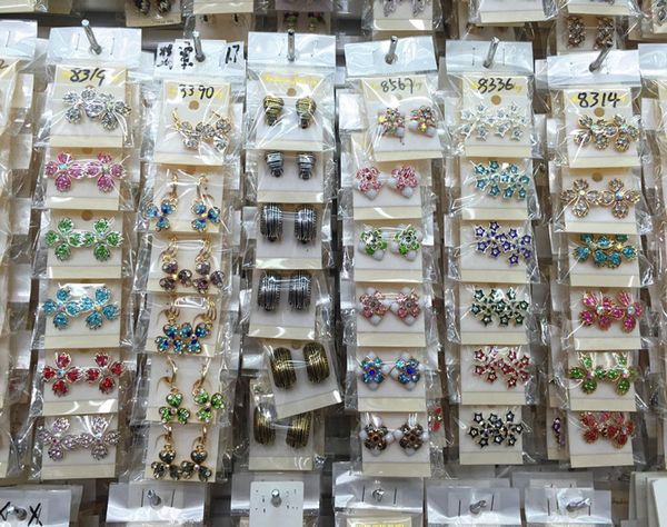 quantity fashion exquisite assorted crystal jewelry ear stud earrings for women gift whole pairs2483821, Golden;silver
quantity fashion exquisite assorted crystal jewelry ear stud earrings for women gift whole pairs2483821, Golden;silver