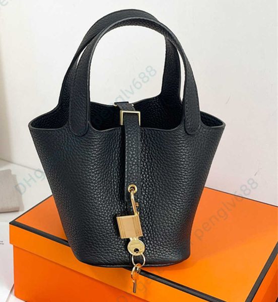 woman classics pure colour shoulders bag with lock buckle handbags luxury designer handbags cross body bags clutch womens totes purses walle
woman classics pure colour shoulders bag with lock buckle handbags luxury designer handbags cross body bags clutch womens totes purses walle